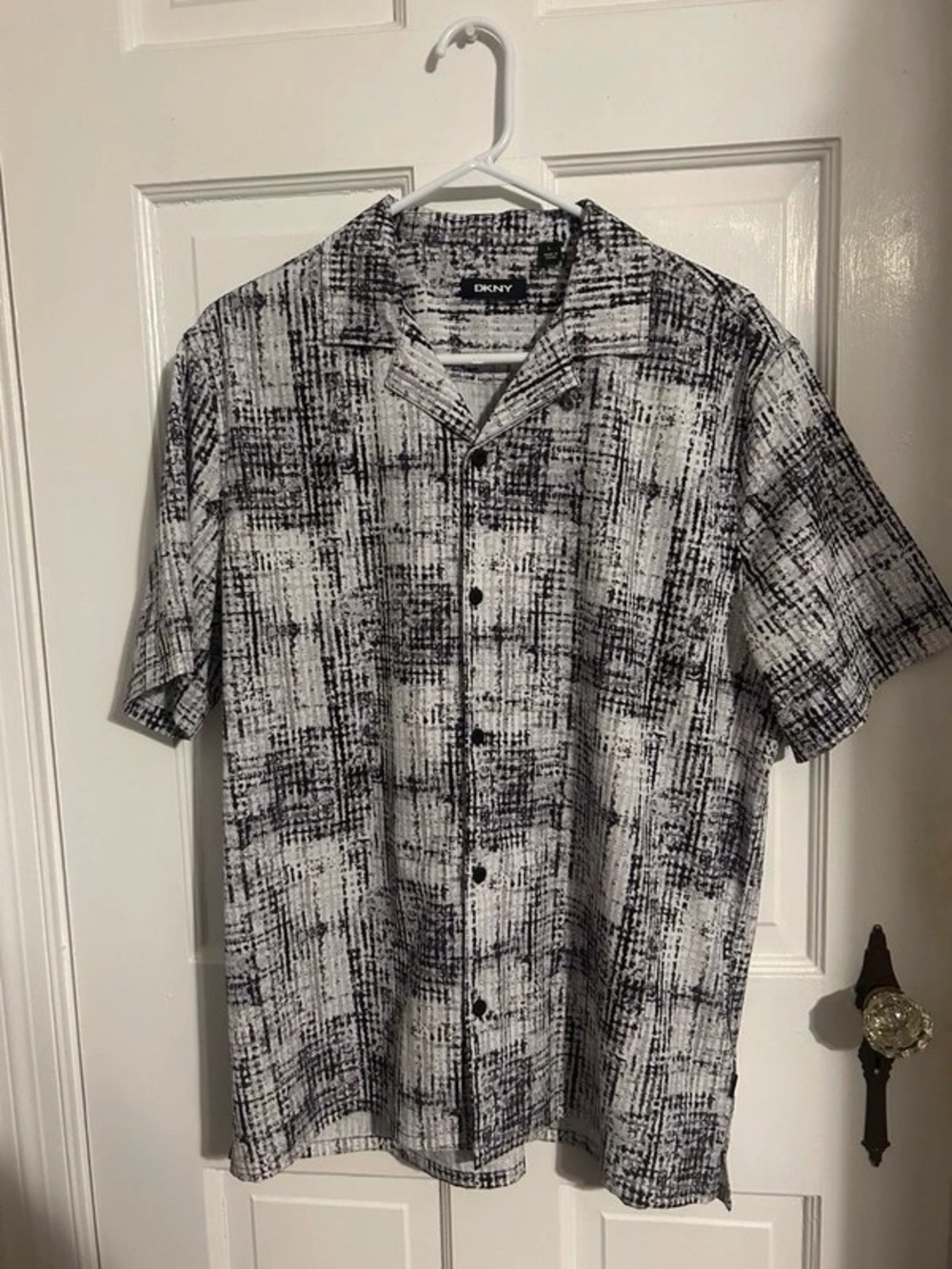 DKNY Men's Black & White Short-Sleeve Button-Up Shirt